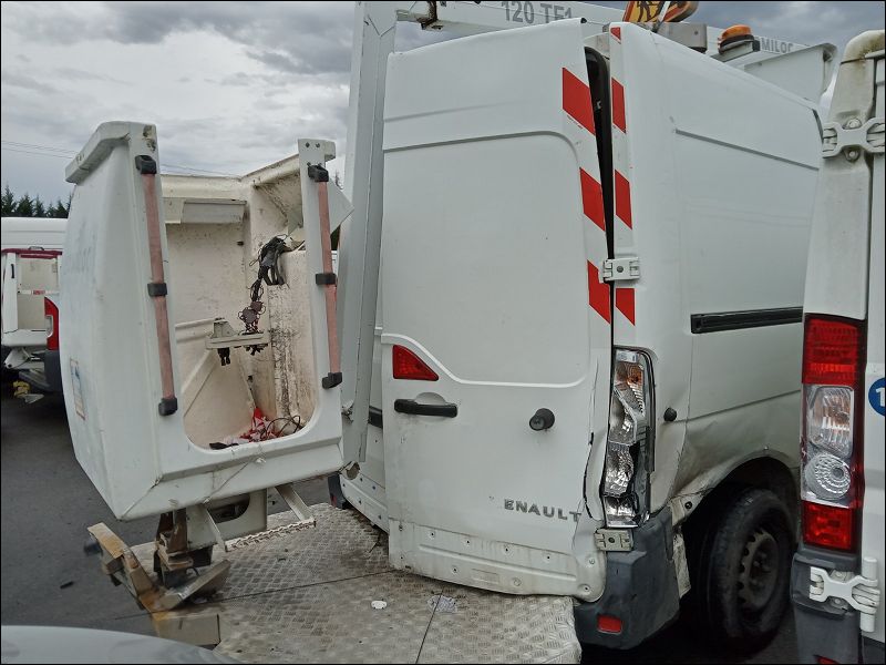 BN927YE_3