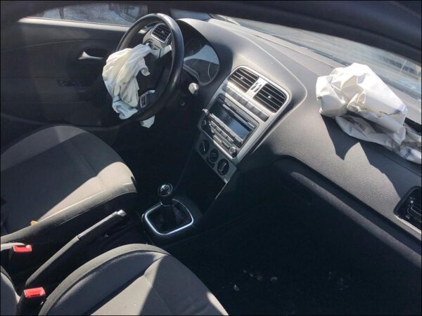 VOLKSWAGEN POLO V Phase 1 1.6 TDI 90ch – Image 8