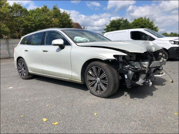 VOLVO V60 II  T6 AWD – Image 2