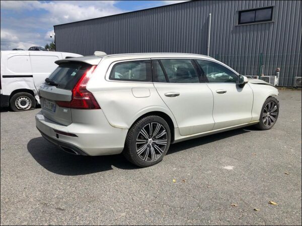 VOLVO V60 II  T6 AWD – Image 3