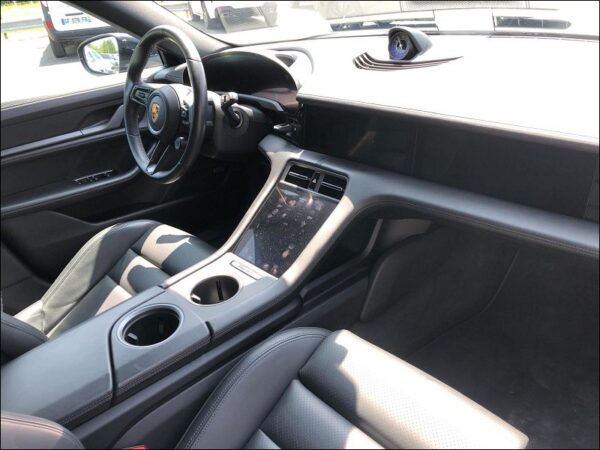 PORSCHE TAYCAN  4 – Image 7