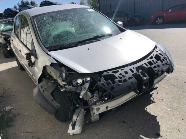 RENAULT CLIO III Phase 2 1.2i 16v 75ch – Image 2