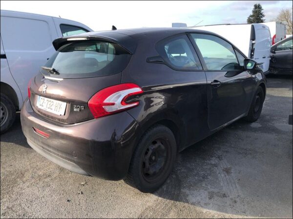 PEUGEOT 208 Phase 1 1.6 E-HDI 92ch – Image 3