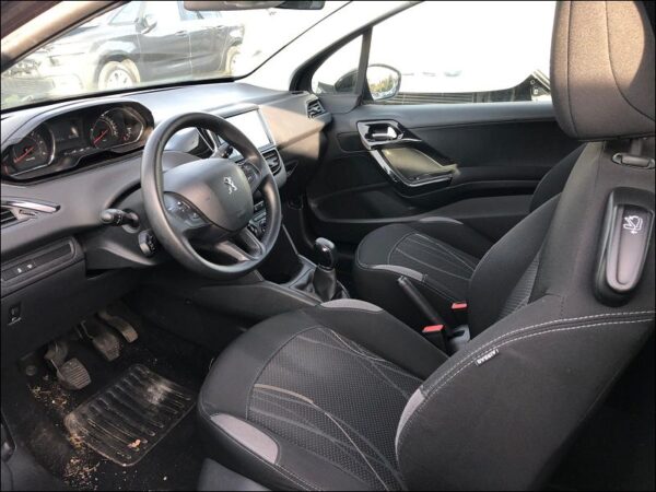 PEUGEOT 208 Phase 1 1.6 E-HDI 92ch – Image 5