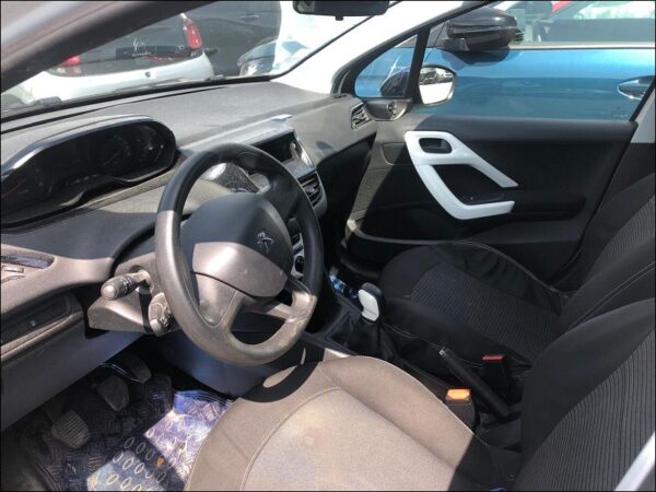 PEUGEOT 208 Phase 1 1.4 HDI 68ch – Image 5
