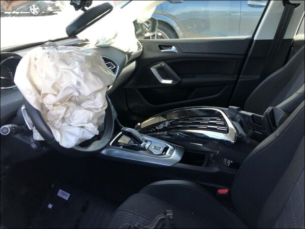PEUGEOT 308 II Phase 2 1.5 BlueHDi 130ch – Image 5